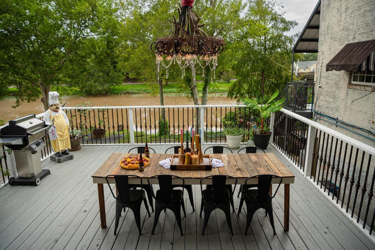 Chateau Royale, Pet Friendly, On Bayou, Downtown! Нью-Иберия Экстерьер фото